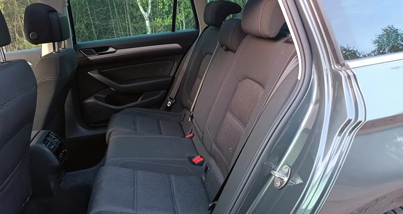 Volkswagen Passat cena 57400 przebieg: 147000, rok produkcji 2016 z Gubin małe 277